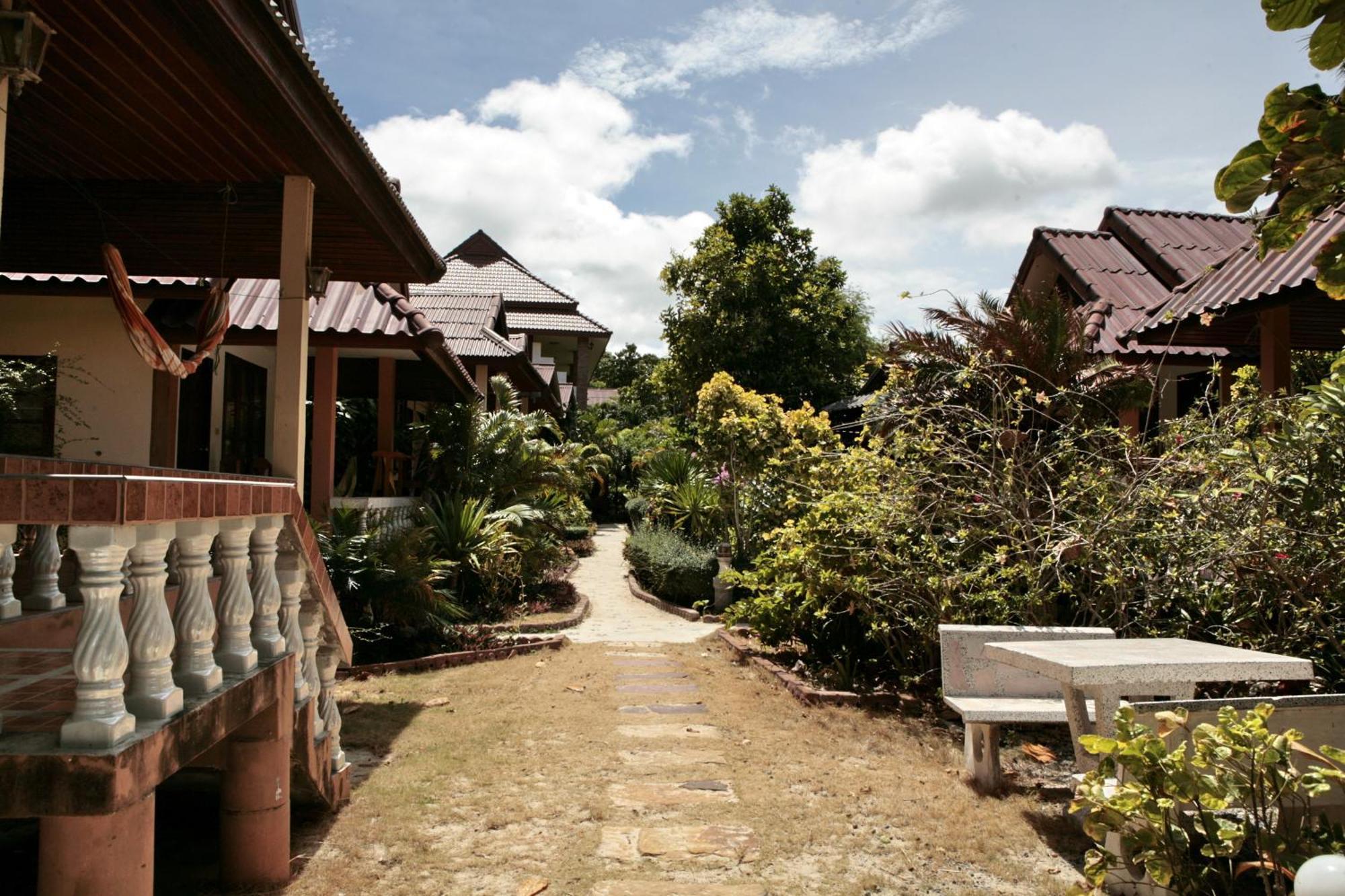 Jungle Hut Bungalows&Hotel Haad Chao Phao Exterior foto