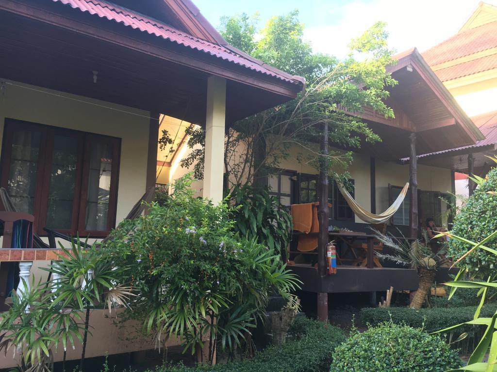 Jungle Hut Bungalows&Hotel Haad Chao Phao Exterior foto
